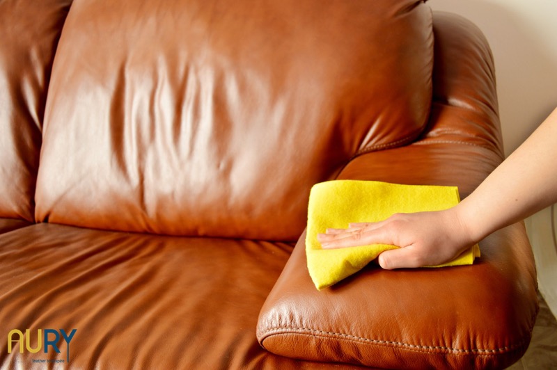 sofa da bị dính mực