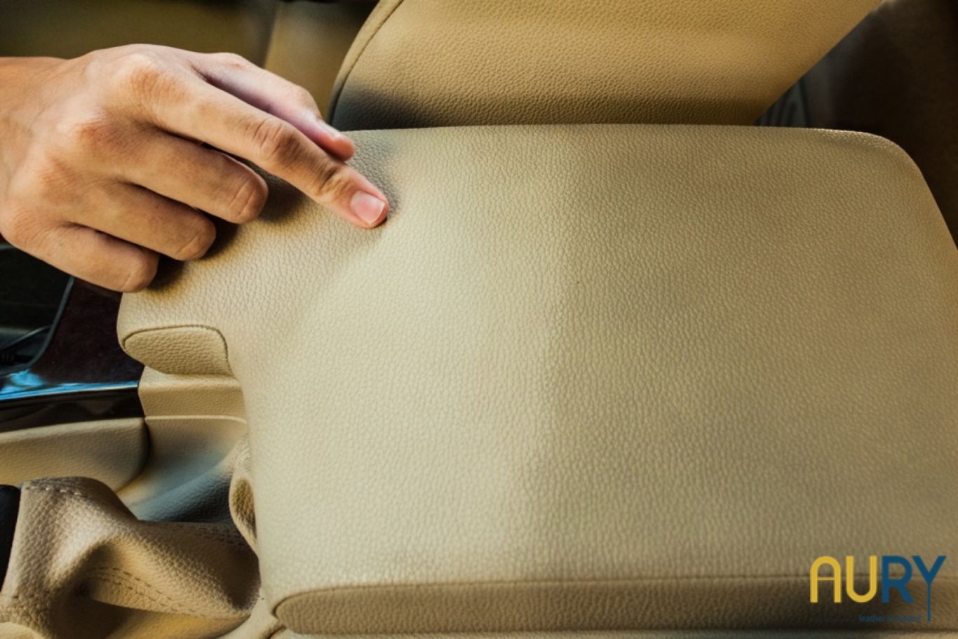 Cách bảo dưỡng ghế da xe ô tô