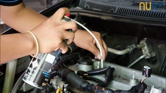 Cách vệ sinh buồng máy ô tô