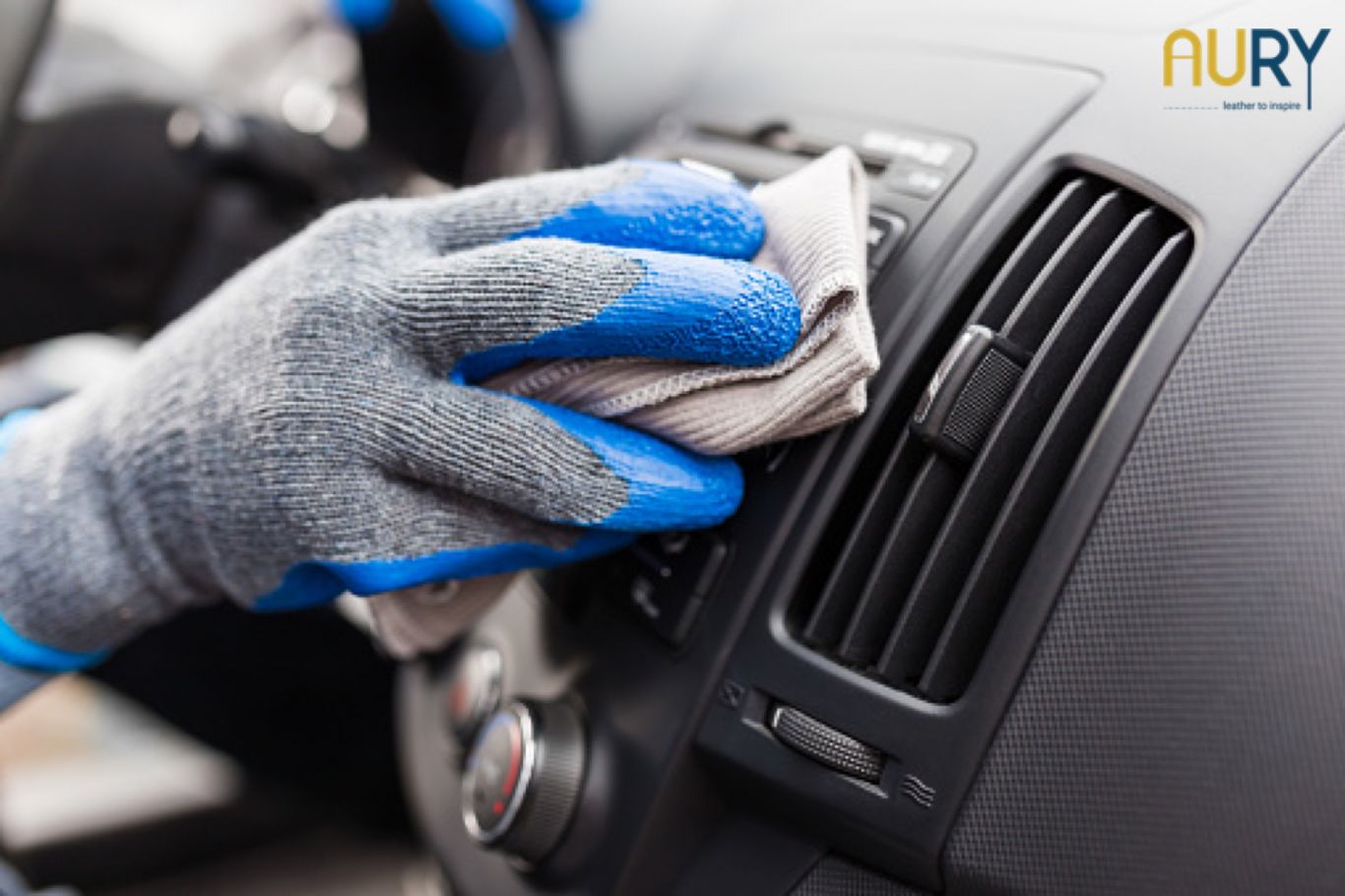 tẩy vết bẩn trên ghế da ô tô