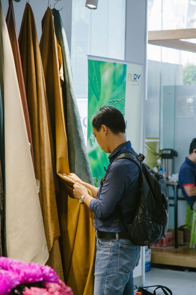 khách cảm nhận chất da